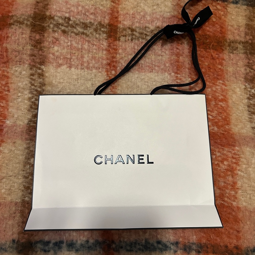 CHANEL White and Black Gift Bag